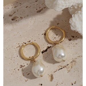 Elegant 14K Gold Pearl Hoop Earrings